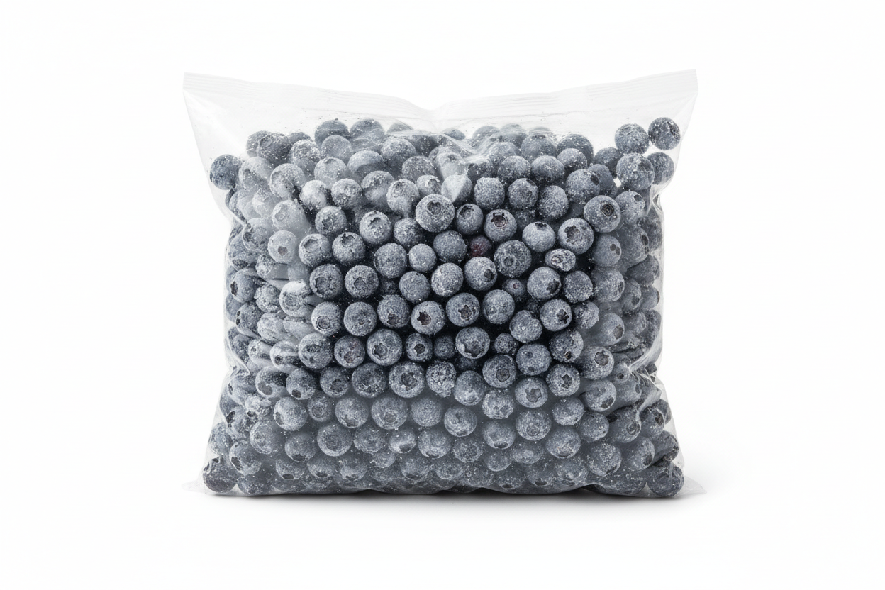 bolsa de arandanos congelados de 1 kilo sin texto y en fondo blanco