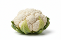 coliflor unidad en fondo blanco