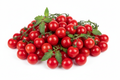 tomate cherry a granel en fondo blanco